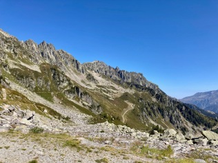 Sur le Tour du Mont Blanc - vue sur les balcons de Chamonix
